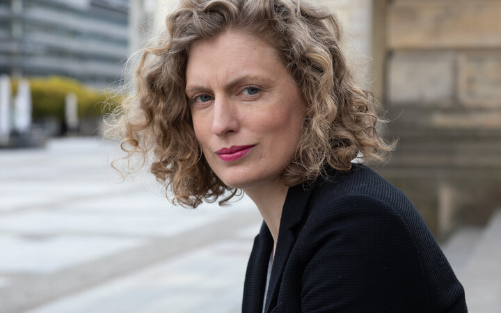 Porträtfoto von Akademiedirektorin Friederike Krippner
