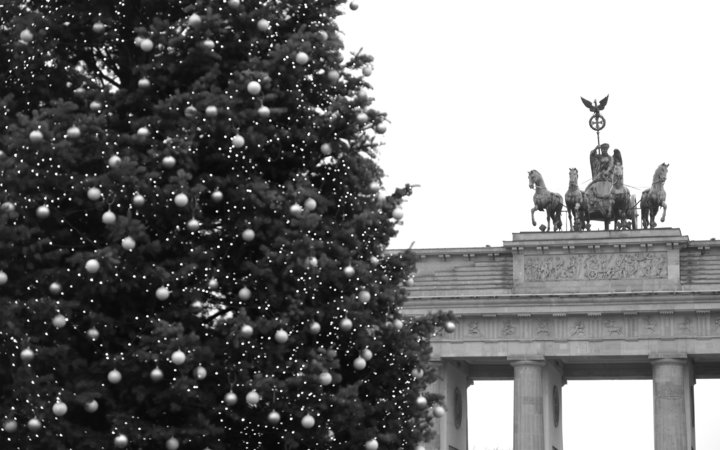 Brandenburger Tor mit Tanne 2020-12-18