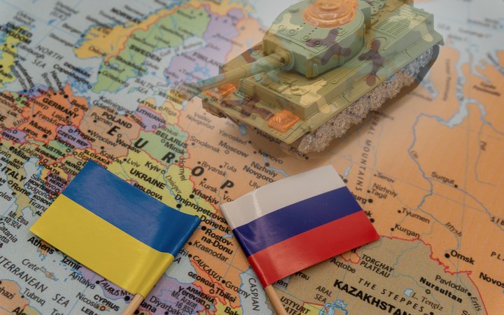 ukrainian-russian-flags-placed-on-map