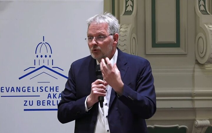 Arnd Henze in der Französischen Friedrichstadtkirche Berlin