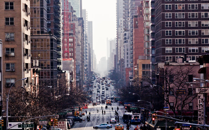 New York, Blick die 2nd Ave hinunter auf Höhe der 58th E St.