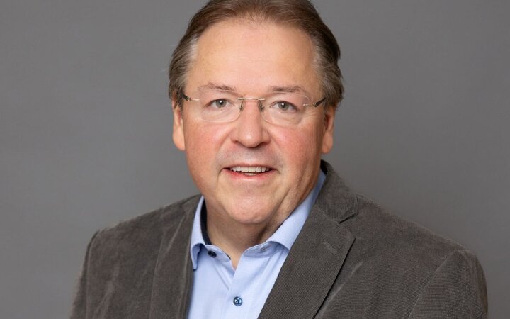 Porträtfoto von Matthias Pöhlmamn