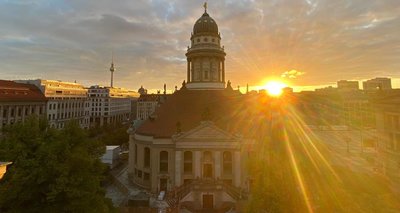 Französischer Dom bei Sonnenaufgang