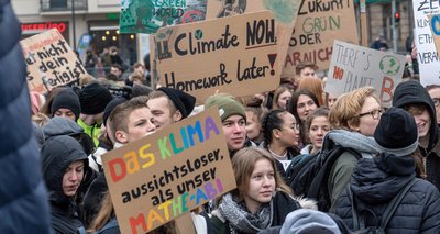 Jugendliche auf einer Klima-Demo