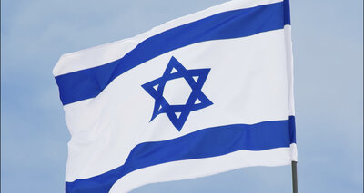 Israelische Flagge an einer Fahnenstange