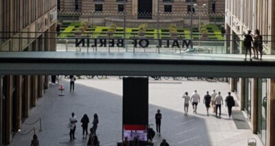 Foto eines Platzes auf dem Geländer der Mall of Berlin