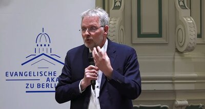 Arnd Henze in der Französischen Friedrichstadtkirche Berlin